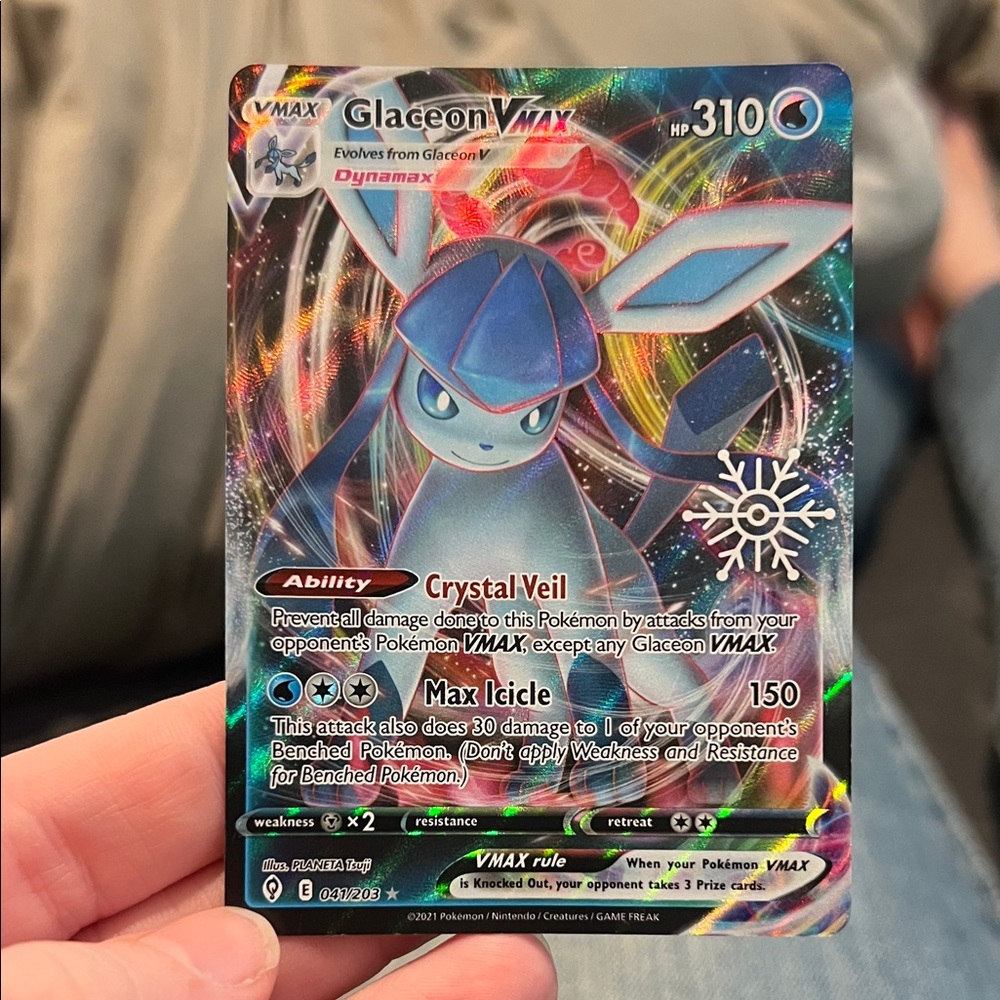 Glaceon VMAX Pokémon Card